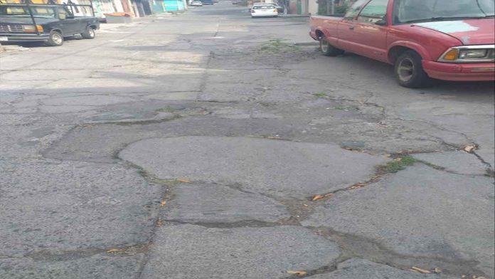 Viven en condiciones insalubres por la falta de agua potable.