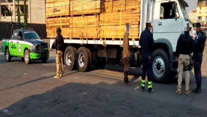 Detiene División Ambiental a uno en posesión de camión y 26 metros cúbicos de madera ilegal: SSP