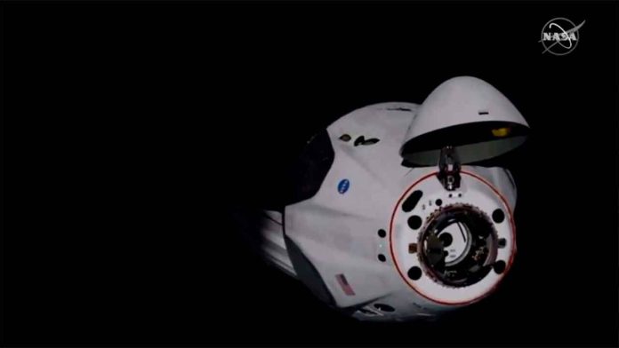 Capsula Dragon Endeavour llega a la EEI tras 19 horas de vuelo