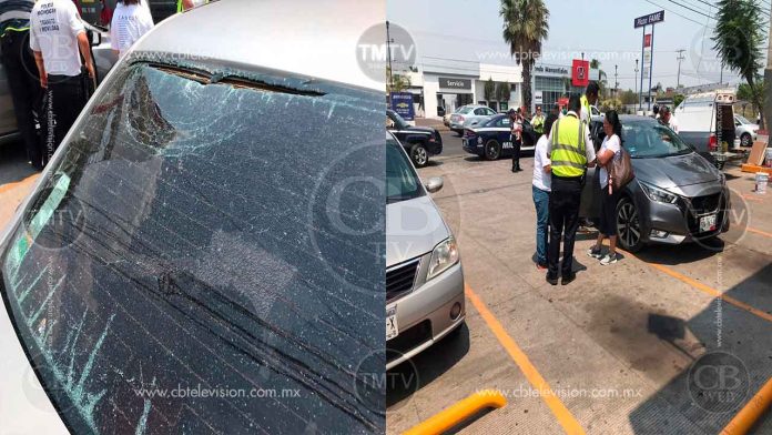 Ahogados en alcohol chocan un vehículo y agreden a un conductor