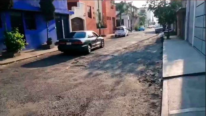 Llantas Ponchadas, reportan ciudadanos a causa de baches.