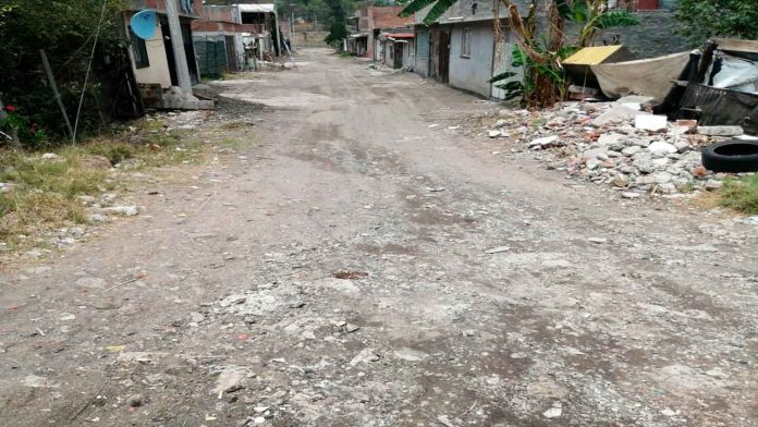 Vecinos de la colonia Mariel piden pavimentación para sus calles.