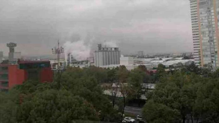 “Habemus chelas”: Se vuelve viral foto de humo blanco en la planta de Grupo Modelo