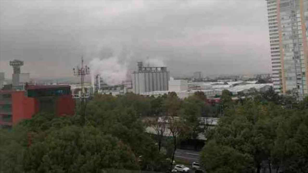 “Habemus chelas”: Se vuelve viral foto de humo blanco en la planta de Grupo Modelo “Habemus chelas”: Se vuelve viral foto de humo blanco en la planta de Grupo Modelo