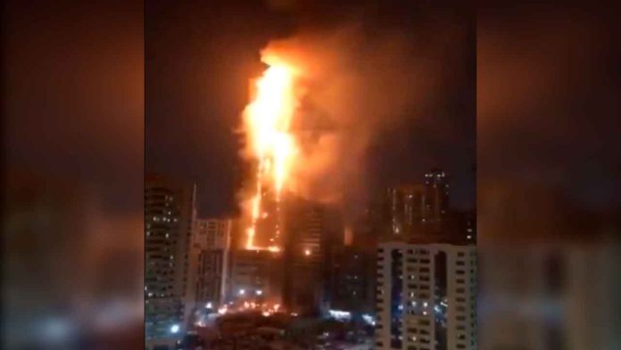 Incendio en rascacielos de Emiratos arabes