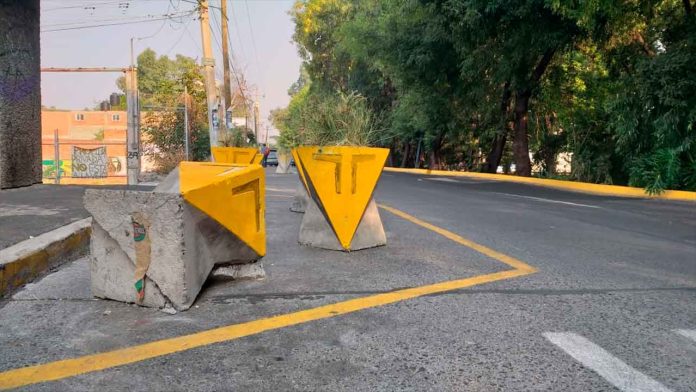 “Peligrosos y estorbosos” macetones ubicados sobre Av. Solidaridad
