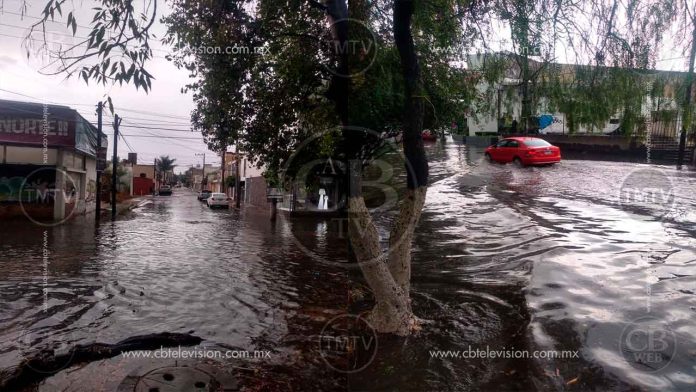 Reportan diversos encharcamientos en #Morelia, tras lluvia de esta tarde
