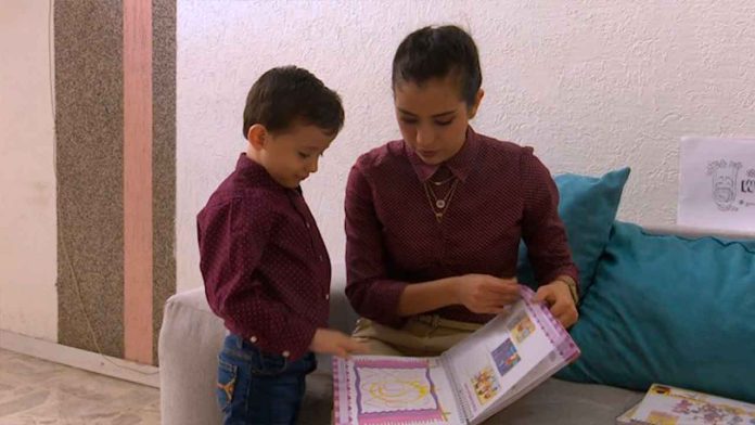 Mamas y papás también toman el papel de maestros en esta crisis