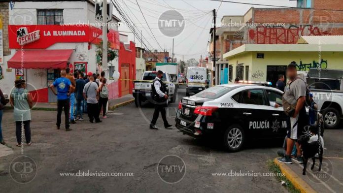 Asesinan a dos hombres a una calle del panteón de Morelia