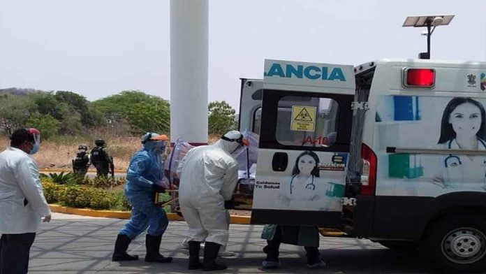 Trasladan a 2 pacientes de Covid-19 de Lázaro Cárdenas a Morelia