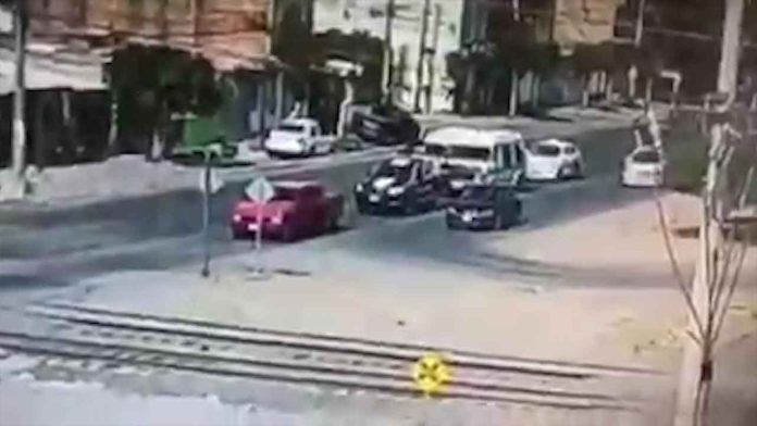 Video: Momento en que ejecutaron a dos policías a plena luz del día en Celaya