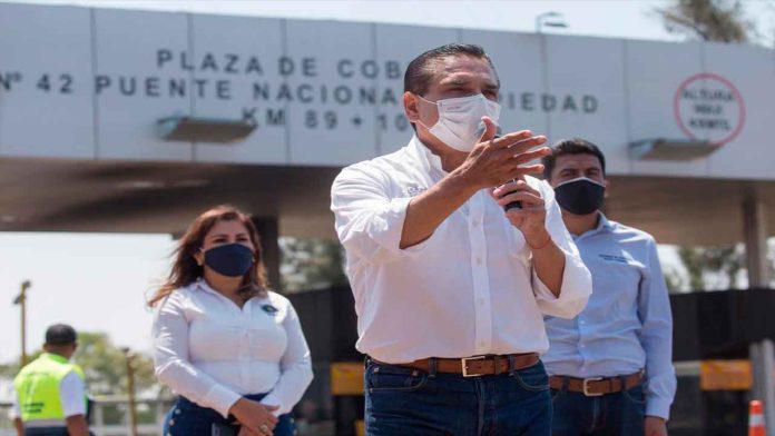 Silvano promete rehabilitación del centro de Salud en Tingambato.