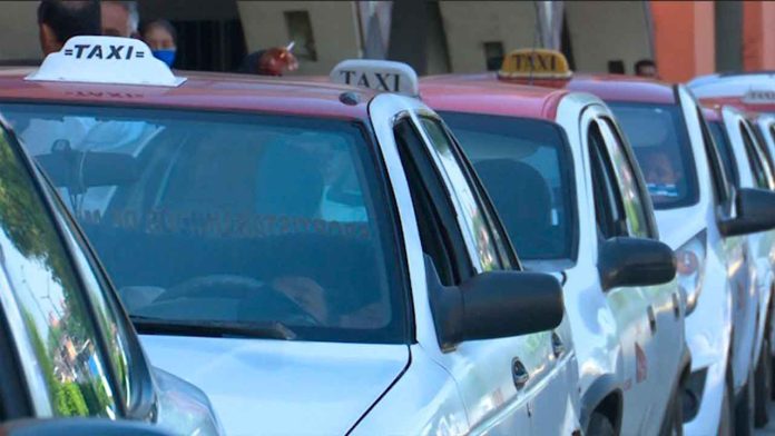 Taxistas notan un incremento de pérdidas económicas por contingencia