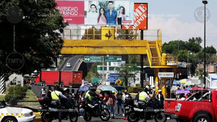 UROP evita que normalistas se apoderen de un tráiler sobre calzada La Huerta