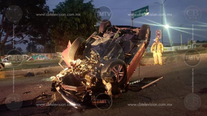 Vive de milagro tras desbaratar su camioneta en libramiento norte