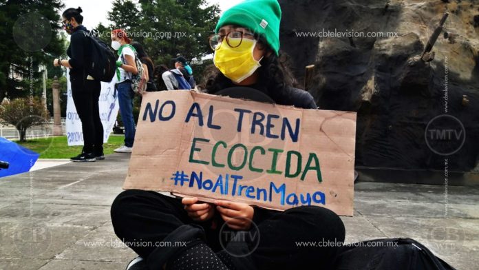 !No al tren maya, sí a la selva! Manifiestan ecologistas a AMLO