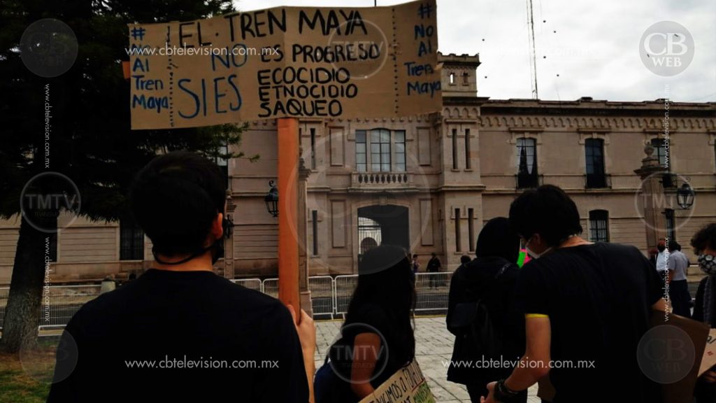 !No al tren maya, sí a la selva! Manifiestan ecologistas a AMLO