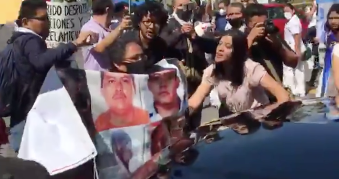 Captura de Pantalla, video Proceso. ¡A la mamá del Chapo sí, a nosotras no!.