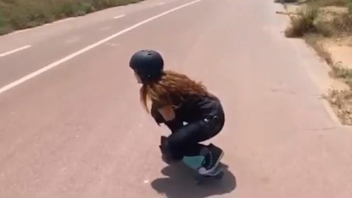 Vídeo de Shakira practicando skate