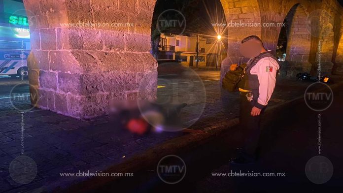 Derrapa en su moto y muere al estrellarse con el Acueducto de Morelia
