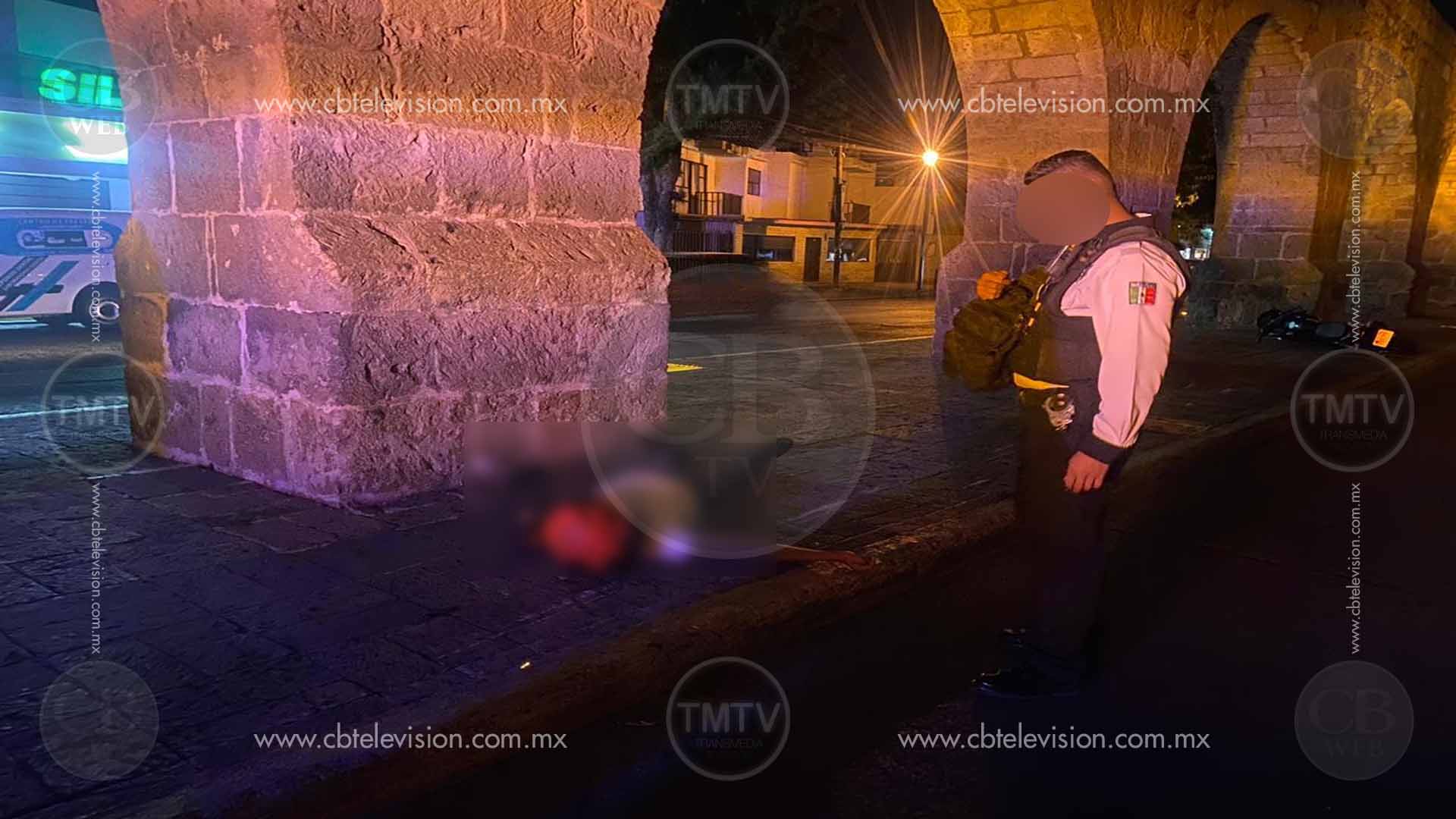 Derrapa en su moto y muere al estrellarse con el Acueducto de Morelia Derrapa en su moto y muere al estrellarse con el Acueducto de Morelia