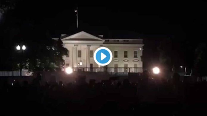 Casa Blanca apaga sus luces por primera vez desde 1889; Trump es trasladado a búnker