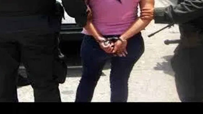 Catean domicilio en la col. Soledad y detienen a una mujer