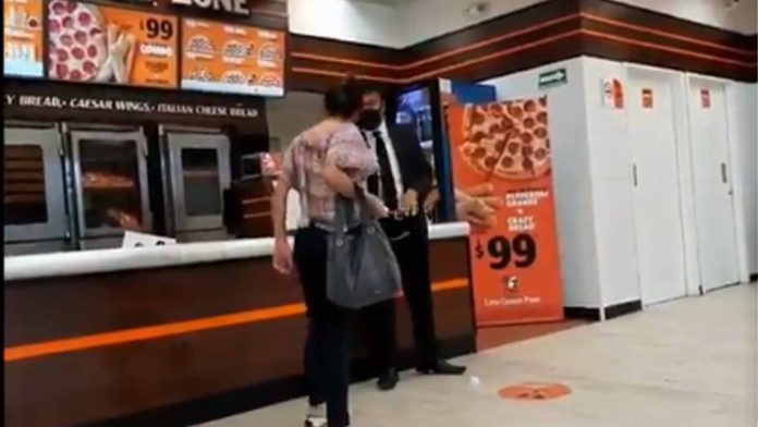 Video: Mujer agrede a empleados de little caesars porque le pidieron usar cubrebocas