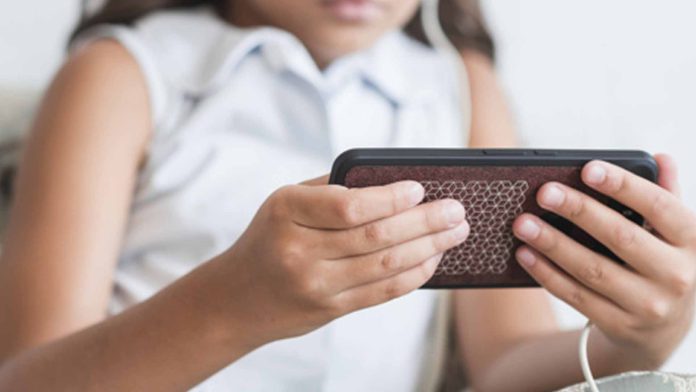 Pasó en México: Niña de 11 se suicida luego de que le quitaran el celular