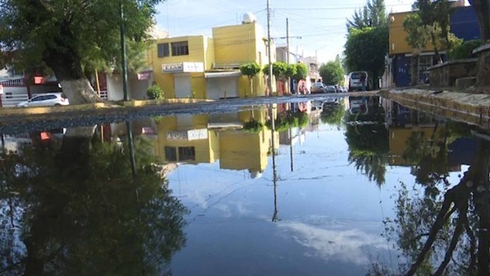 Vecinos del Boulevard García de León exigen mayor número de alcantarillas