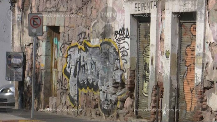 Sin solución a casa vieja abandonada sobre Vicente Santa María
