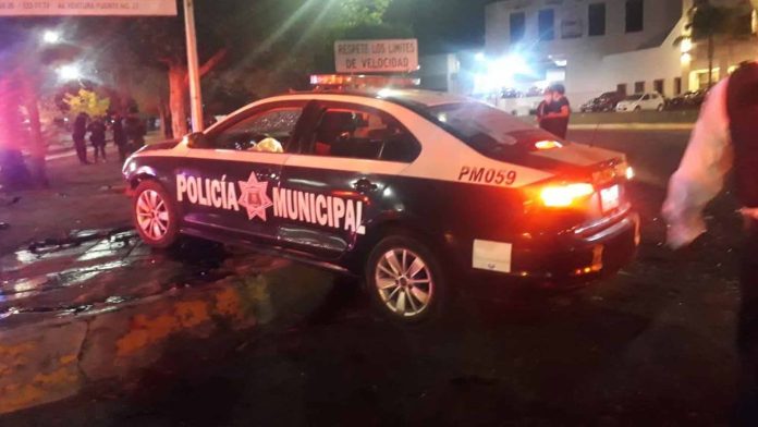 Video: Colisiona patrulla y auto deportivo en el periférico de Morelia