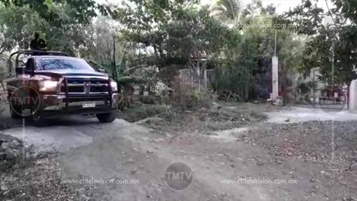 Sicarios se agarran a balazos por más de 3 horas en Aquila