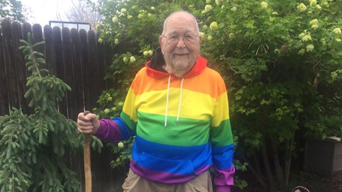 Abuelito de 90 años se declara gay ante su familia