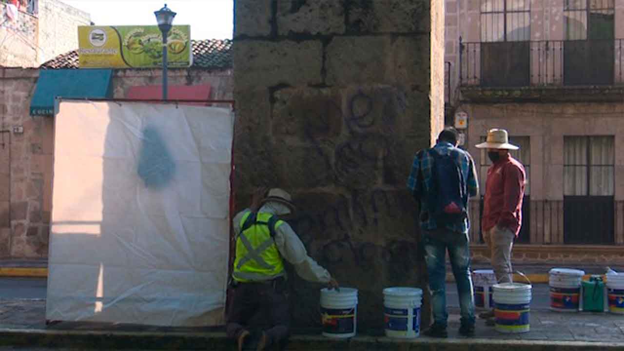 Avanza limpieza de pintas sobre el Acueducto de Morelia Avanza limpieza de pintas sobre el Acueducto de Morelia