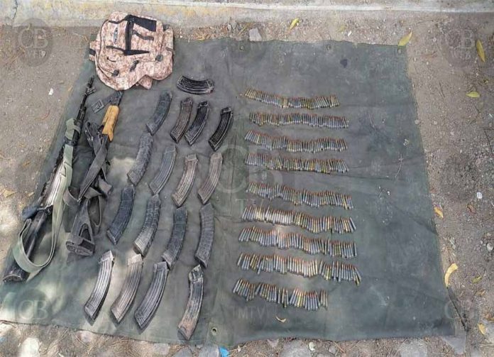 Arrestan a dos por traer armas, cargadores y cartuchos en Tepalcatepec