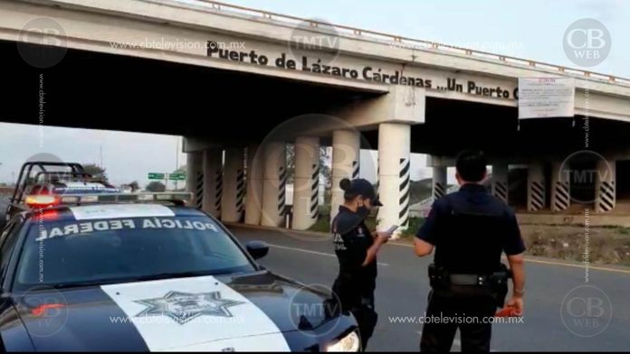 Lázaro Cárdenas amanece con narcomantas