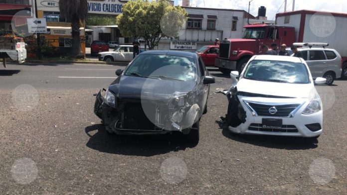 Carambola deja cuantiosos daños materiales en el periférico de Morelia