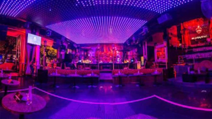Reabre sus puertas club de orgías con medidas de sanidad.