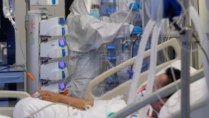 Transmiten en vivo muerte de una persona por covid-19