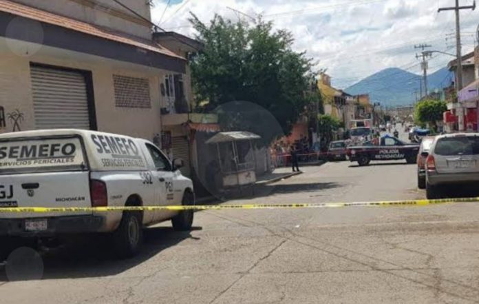 Lo asesinan cuando atendía su negocio de comida