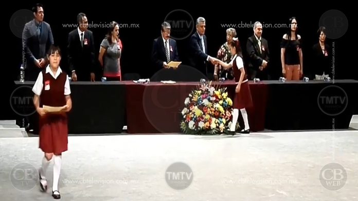 Disminuyen un 90% ventas de productos conmemorativos con suspensión de graduaciones