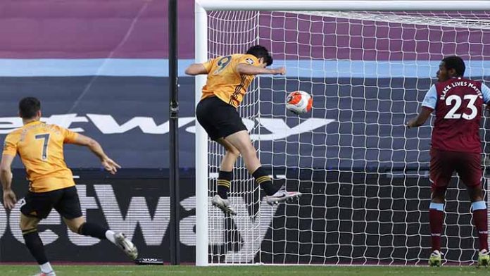 Raúl Jiménez sigue marcando en Inglaterra