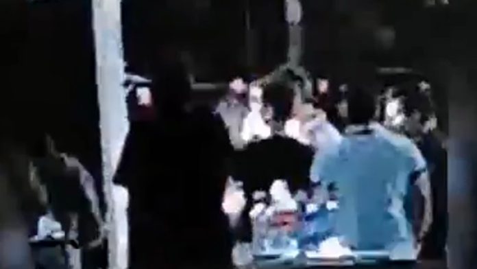 Video: Alrededor de 100 jóvenes asisten a fiesta clandestina en la Ventura Puente