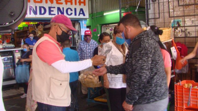 Mercados continúan reforzando protocolos de sanidad en Morelia.