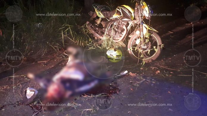 Dos adolescentes derrapan en una moto; uno muere