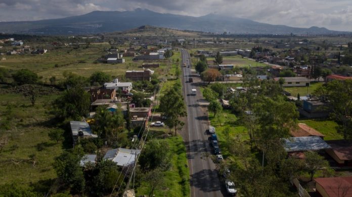 Atiende Raúl Morón petición ciudadana con rehabilitación de Avenida Cointzio y camino a San Nicolás Obispo