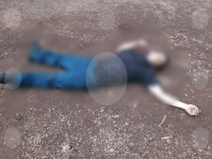 Con ráfagas de AR-15 lo ejecutan en Tangancícuaro
