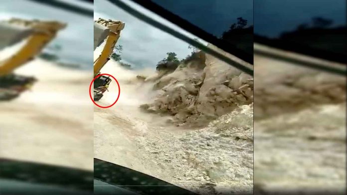 Derrumbe sepulta a varios trabajadores en Oaxaca