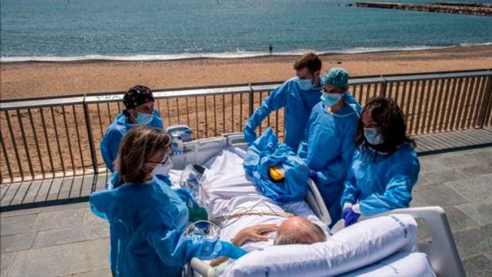 Llevan a paciente de covid-19 a ver el mar en Barcelona